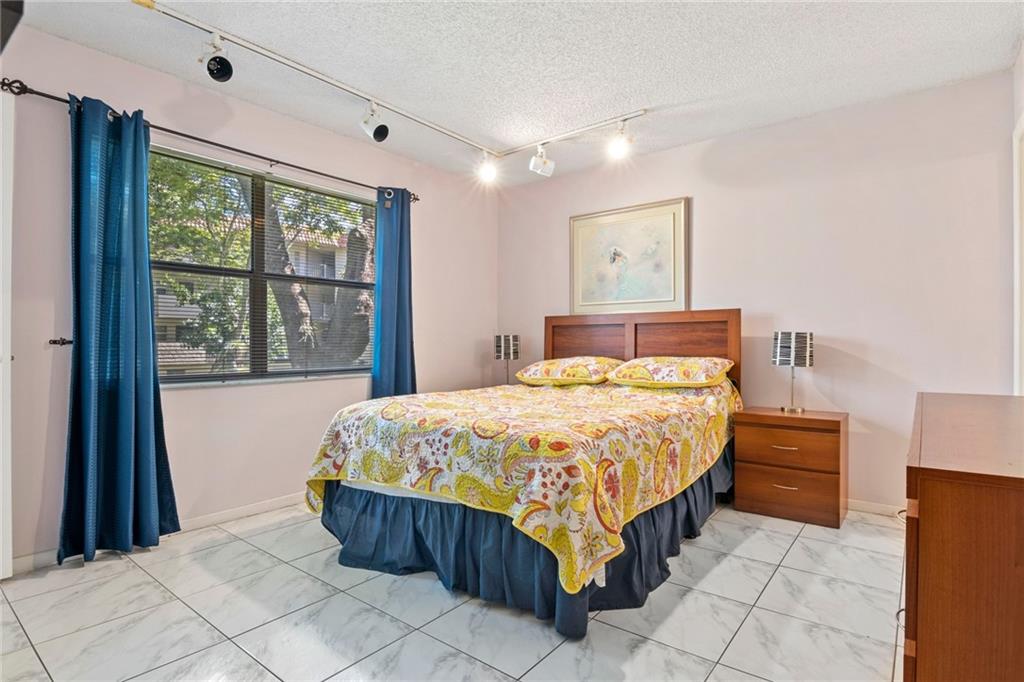 6061 N Falls Circle Dr Unit: 202