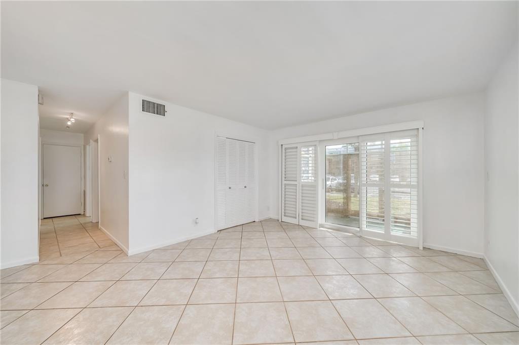 3020 NE 16th Ave Unit: E-101