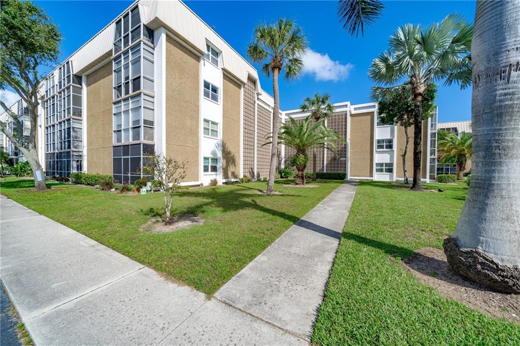 3020 NE 16th Ave Unit: E-101