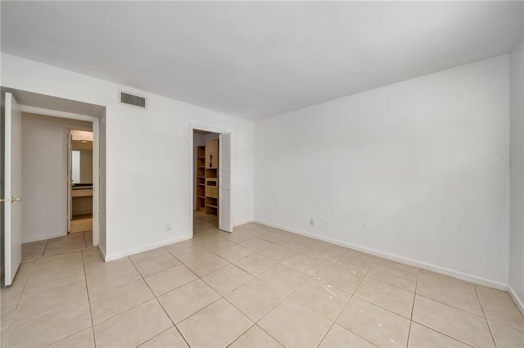 3020 NE 16th Ave Unit: E-101