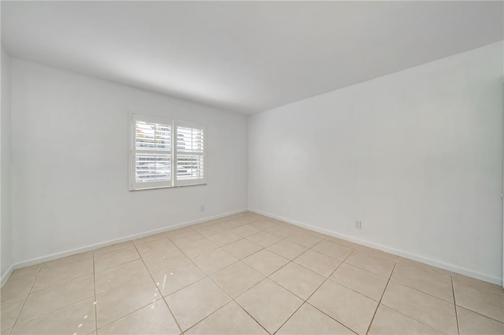 3020 NE 16th Ave Unit: E-101