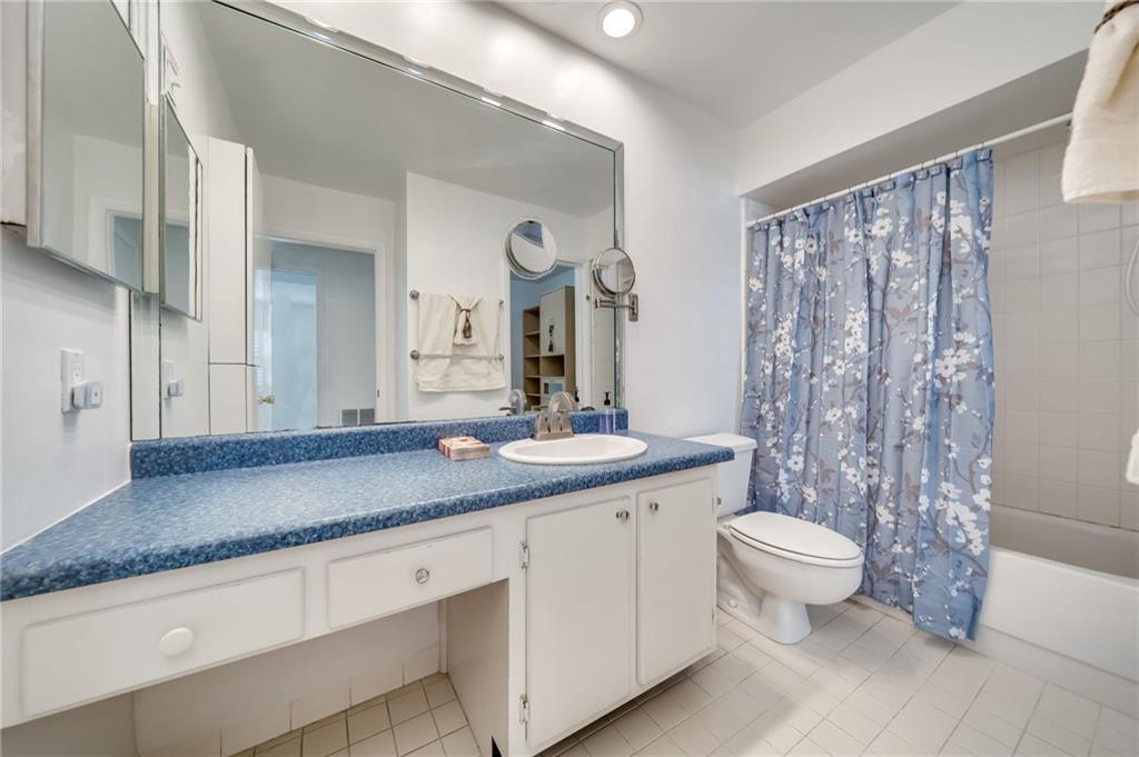 3020 NE 16th Ave Unit: E-101