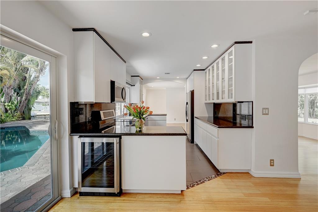 541 SW 9th Ter