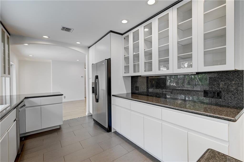 541 SW 9th Ter