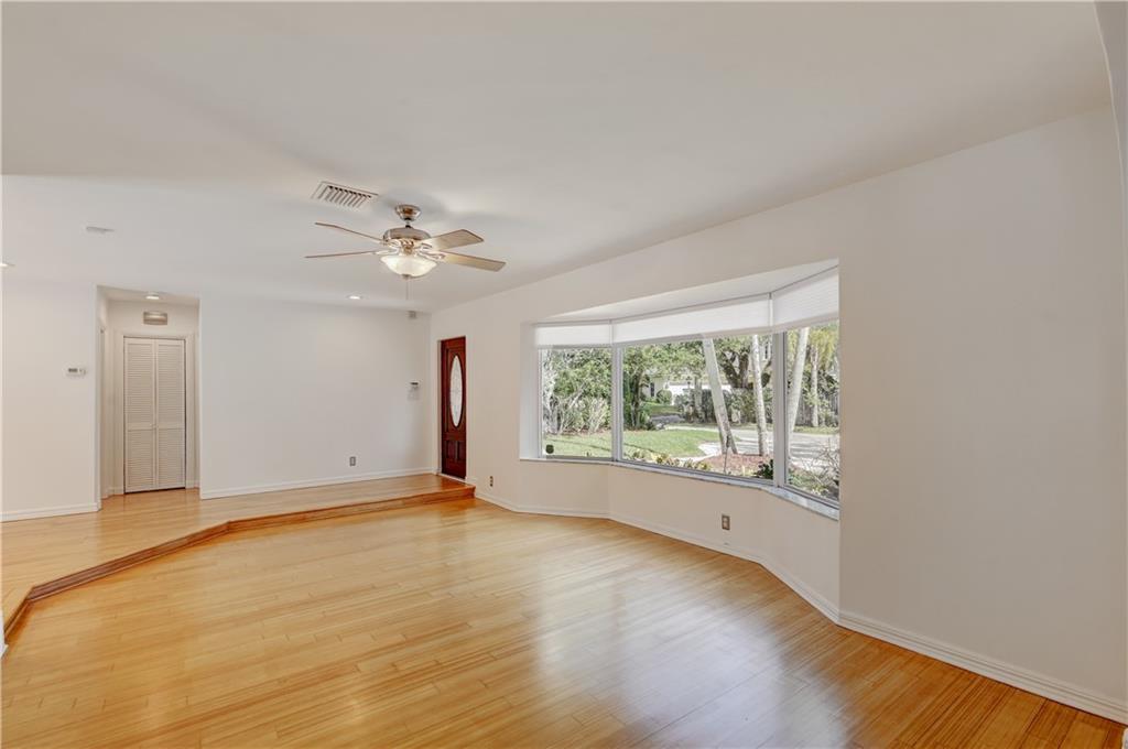 541 SW 9th Ter