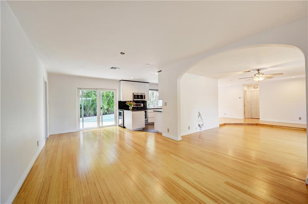 541 SW 9th Ter