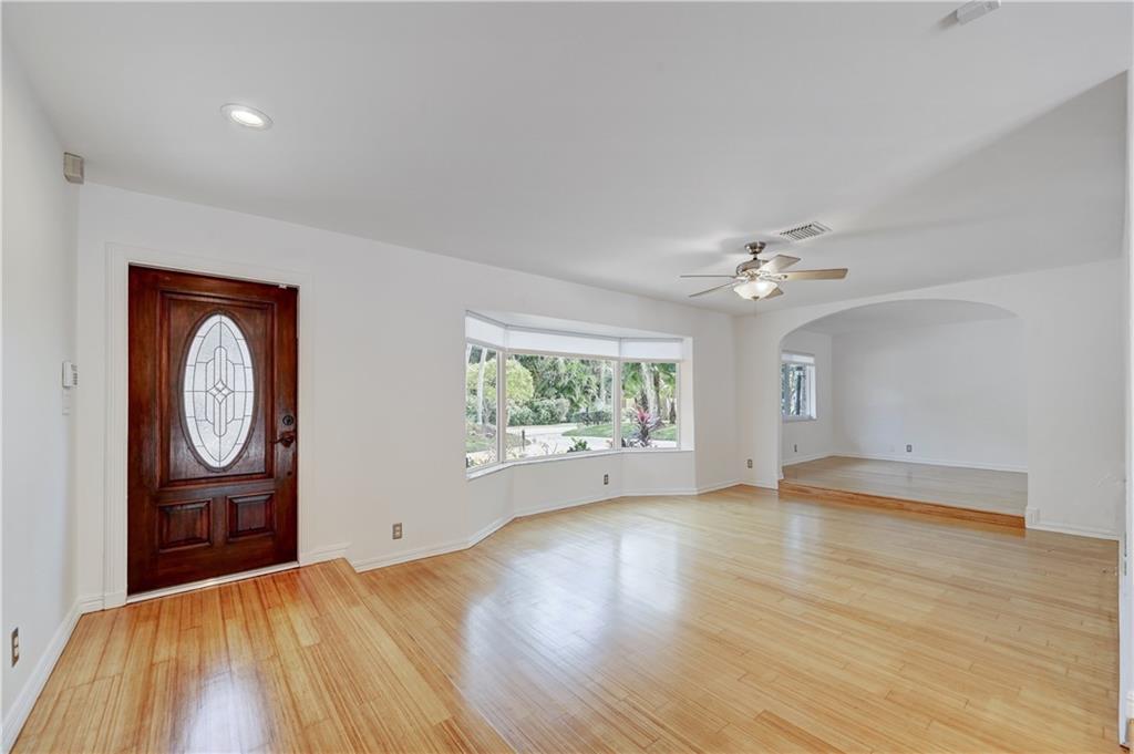 541 SW 9th Ter