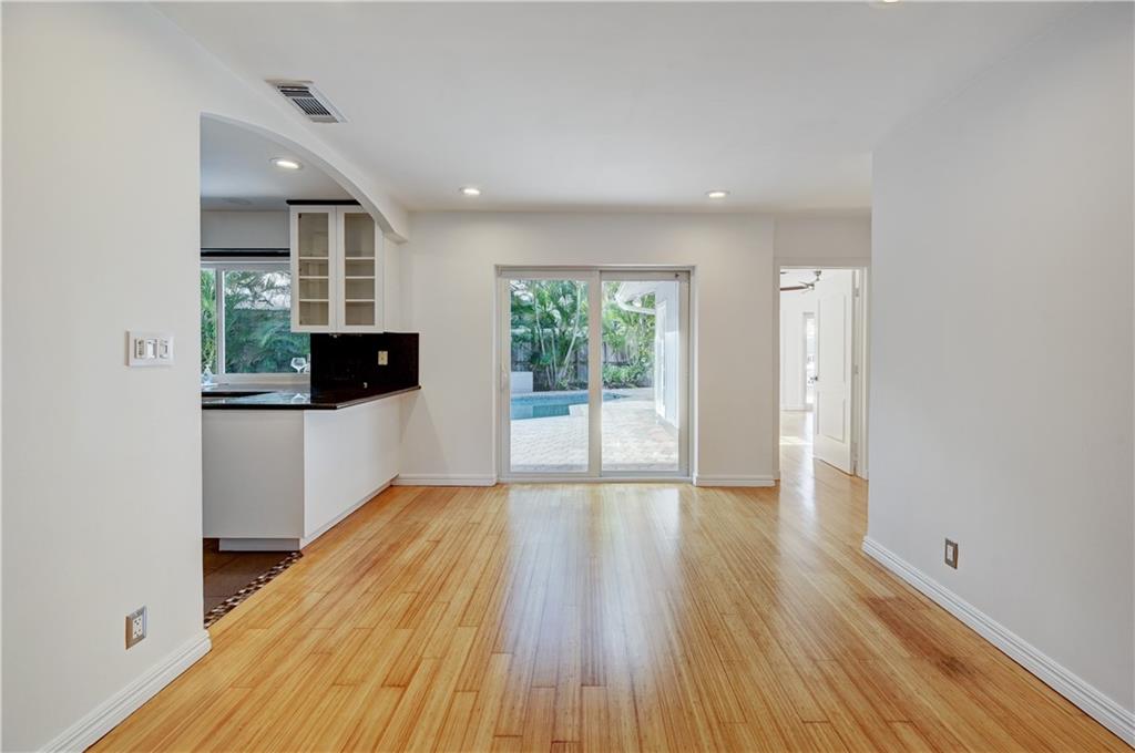 541 SW 9th Ter