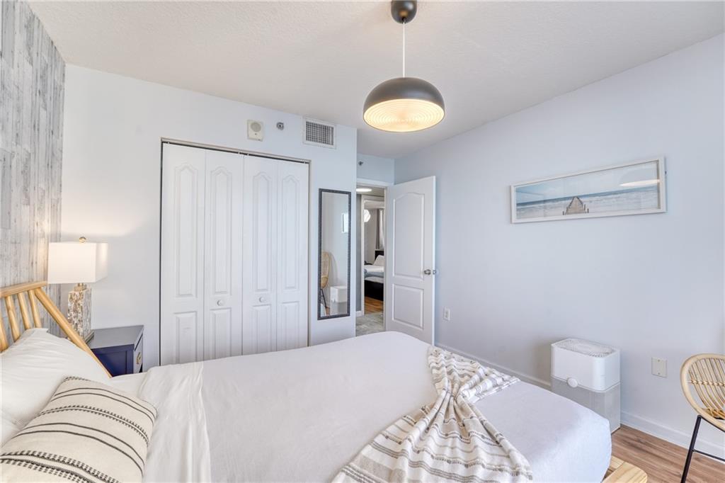 1200 Brickell Bay Dr Unit: 2202