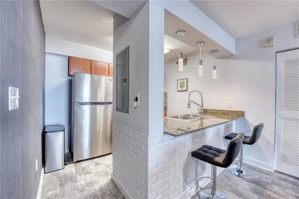 1200 Brickell Bay Dr Unit: 2202