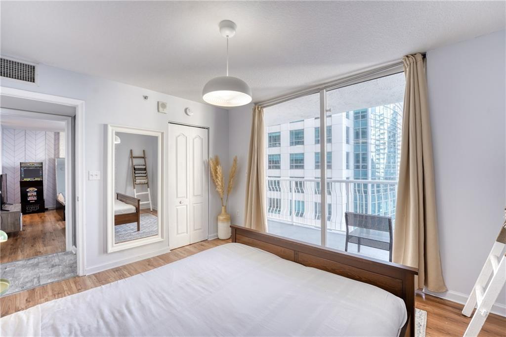 1200 Brickell Bay Dr Unit: 2202