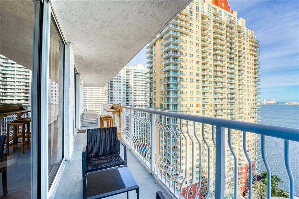 1200 Brickell Bay Dr Unit: 2202