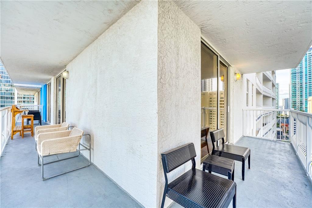 1200 Brickell Bay Dr Unit: 2202