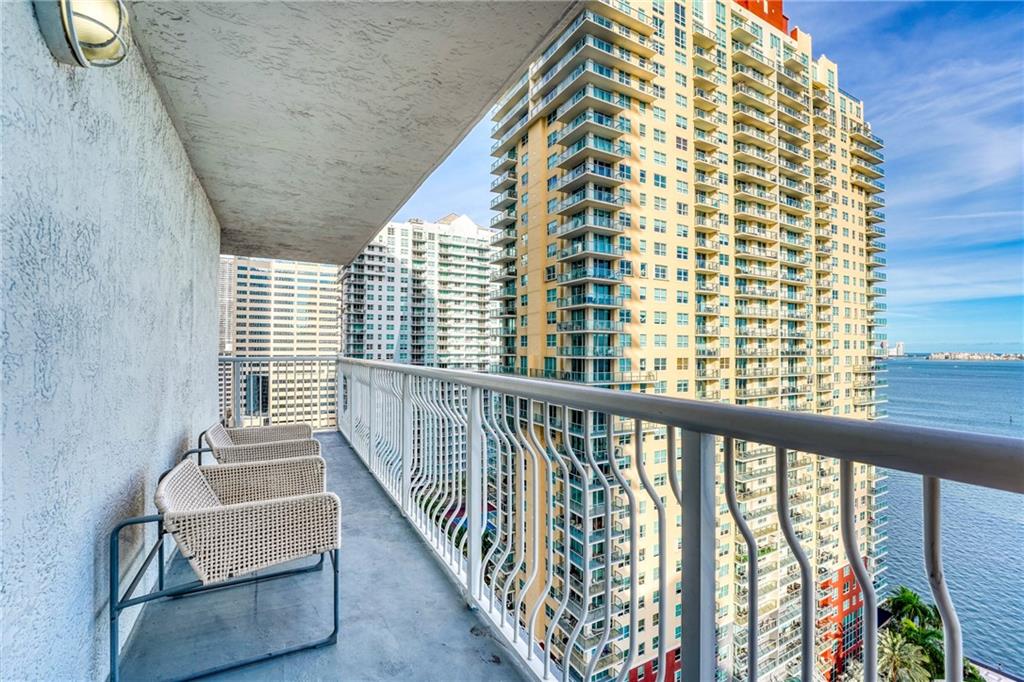 1200 Brickell Bay Dr Unit: 2202