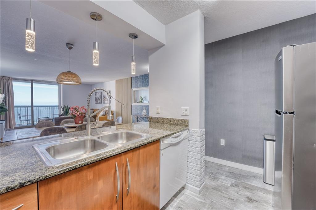 1200 Brickell Bay Dr Unit: 2202