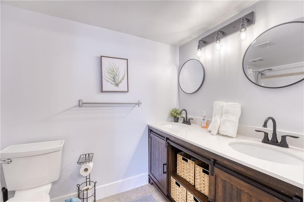1200 Brickell Bay Dr Unit: 2202