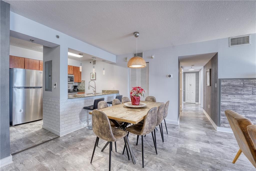1200 Brickell Bay Dr Unit: 2202