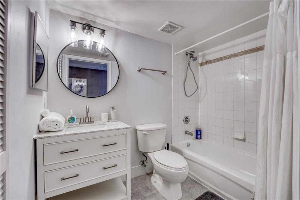 1200 Brickell Bay Dr Unit: 2202