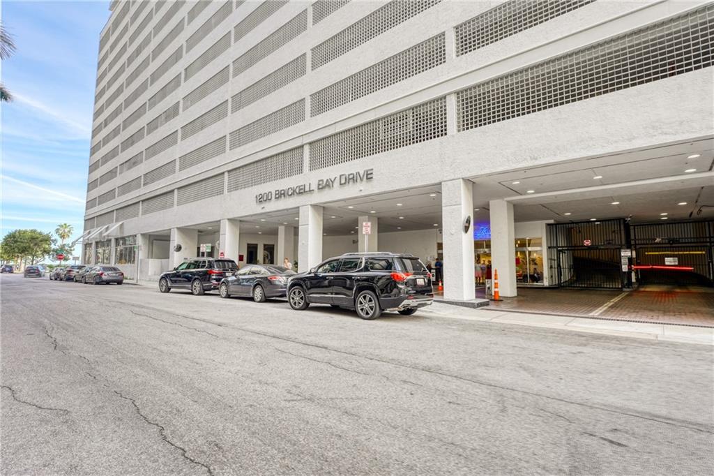 1200 Brickell Bay Dr Unit: 2202