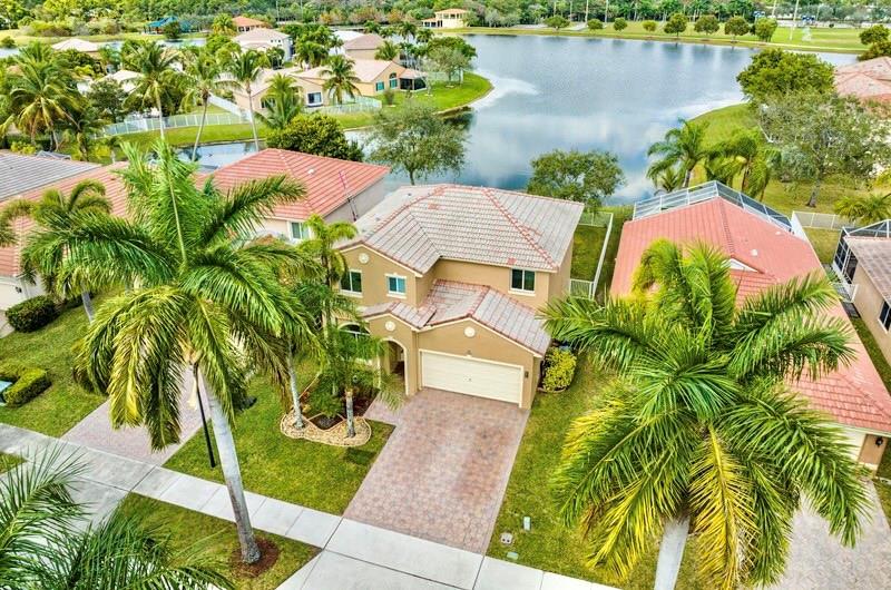 4265 Banyan Trails Dr