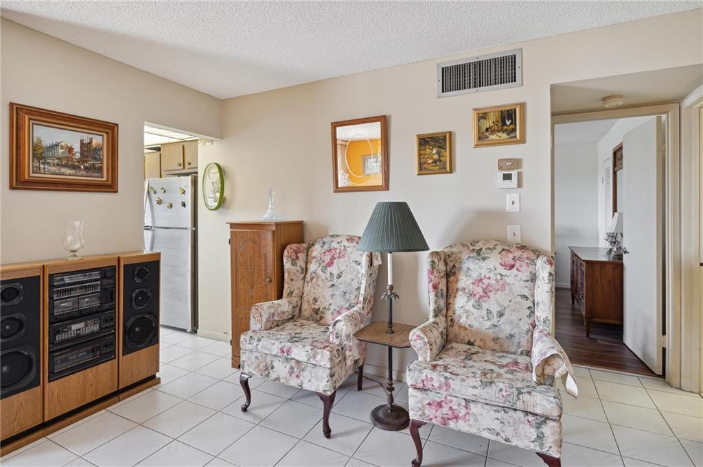 4047 NW 16th Street Unit: 402