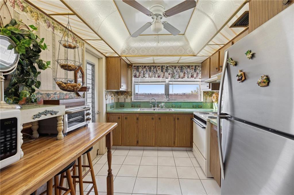 4047 NW 16th Street Unit: 402