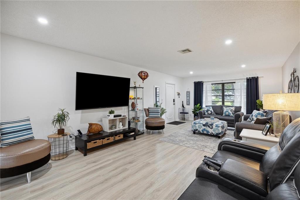 4760 QUAILWOOD CRES Unit: A
