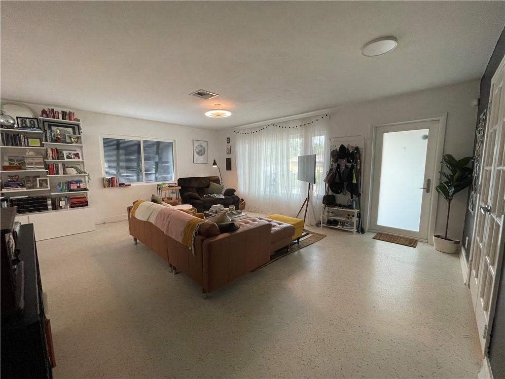 316 NW 20th St