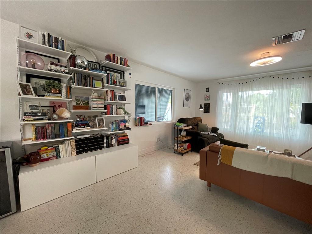 316 NW 20th St