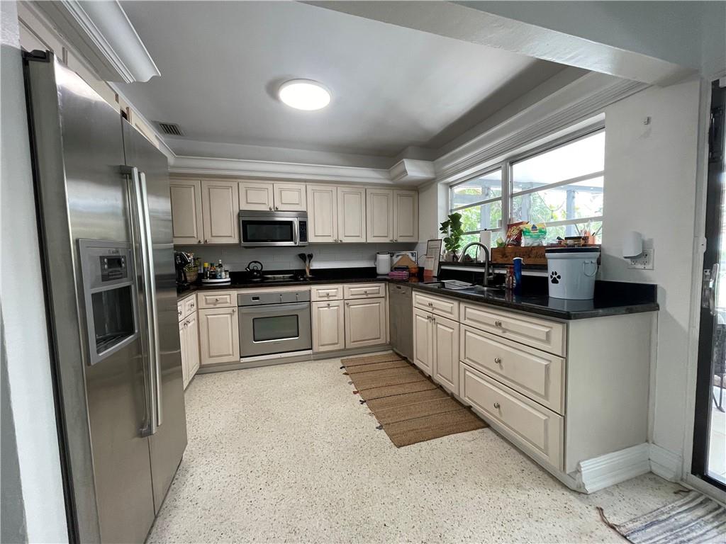 316 NW 20th St