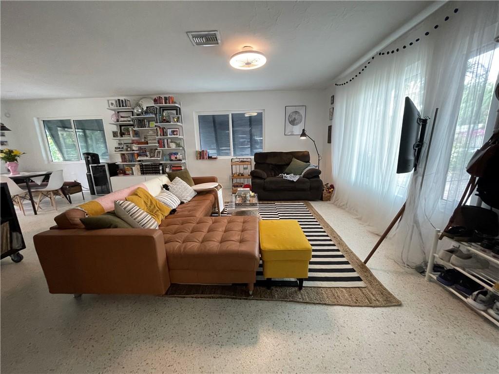 316 NW 20th St