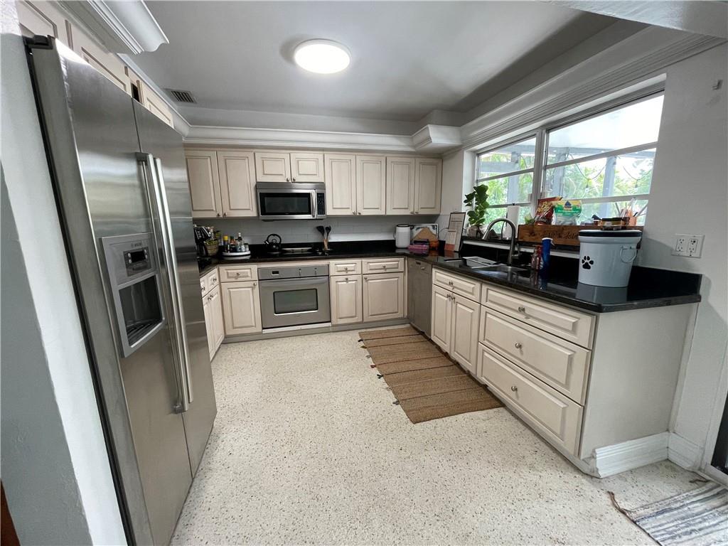 316 NW 20th St