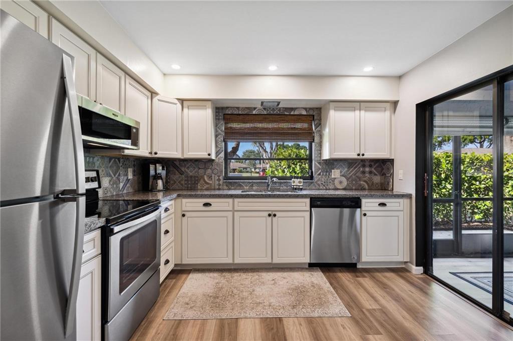 4754 GREENTREE DR Unit: B