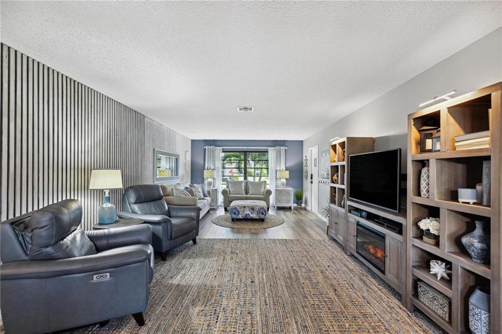 4754 GREENTREE DR Unit: B