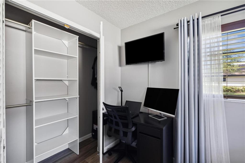 4754 GREENTREE DR Unit: B