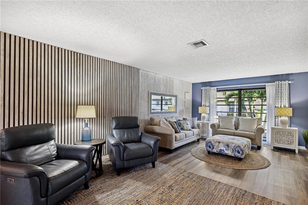 4754 GREENTREE DR Unit: B