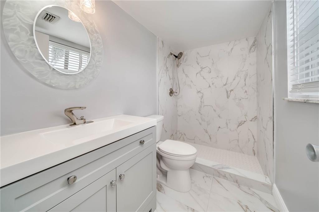 7305 NW 5th Pl Unit: 201