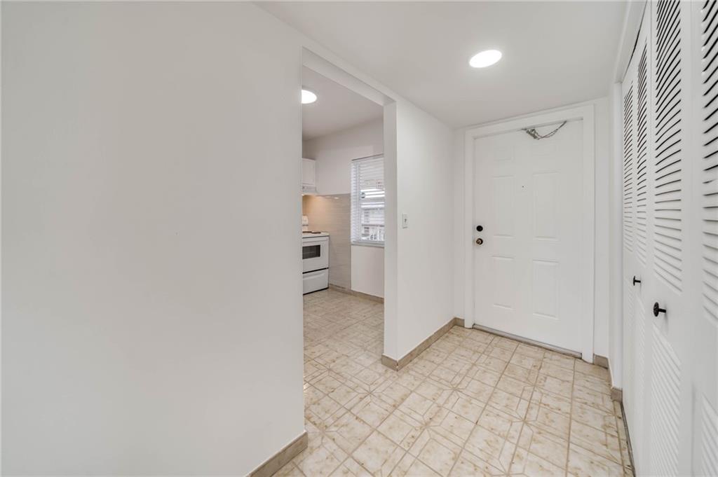 7305 NW 5th Pl Unit: 201