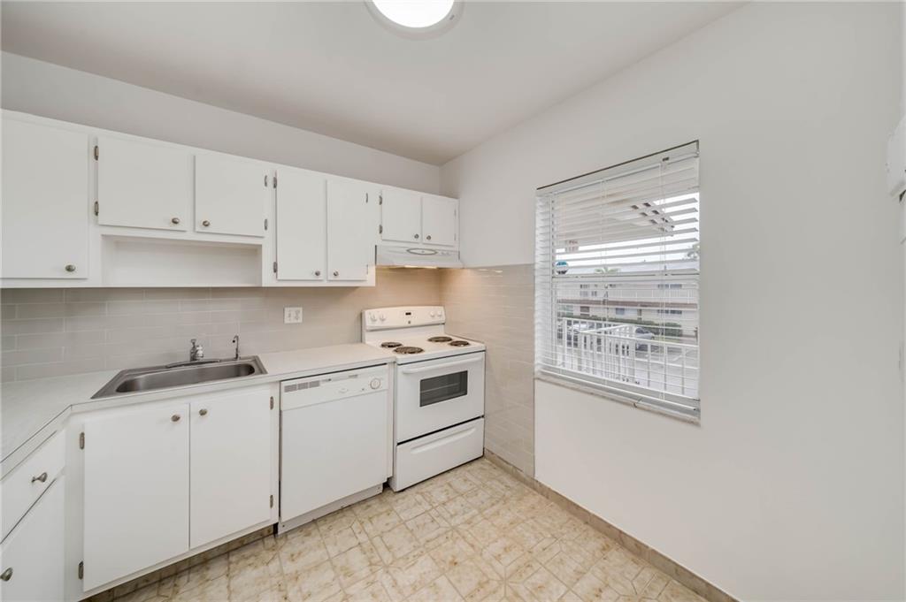 7305 NW 5th Pl Unit: 201