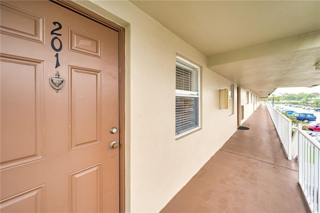 7305 NW 5th Pl Unit: 201