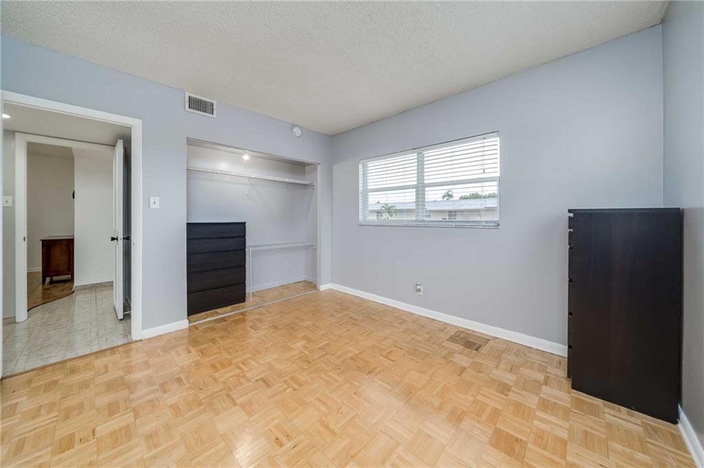 7305 NW 5th Pl Unit: 201