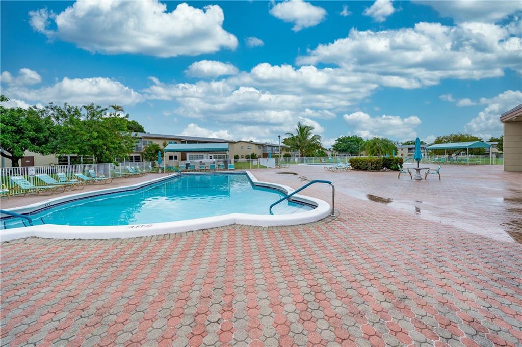 7305 NW 5th Pl Unit: 201