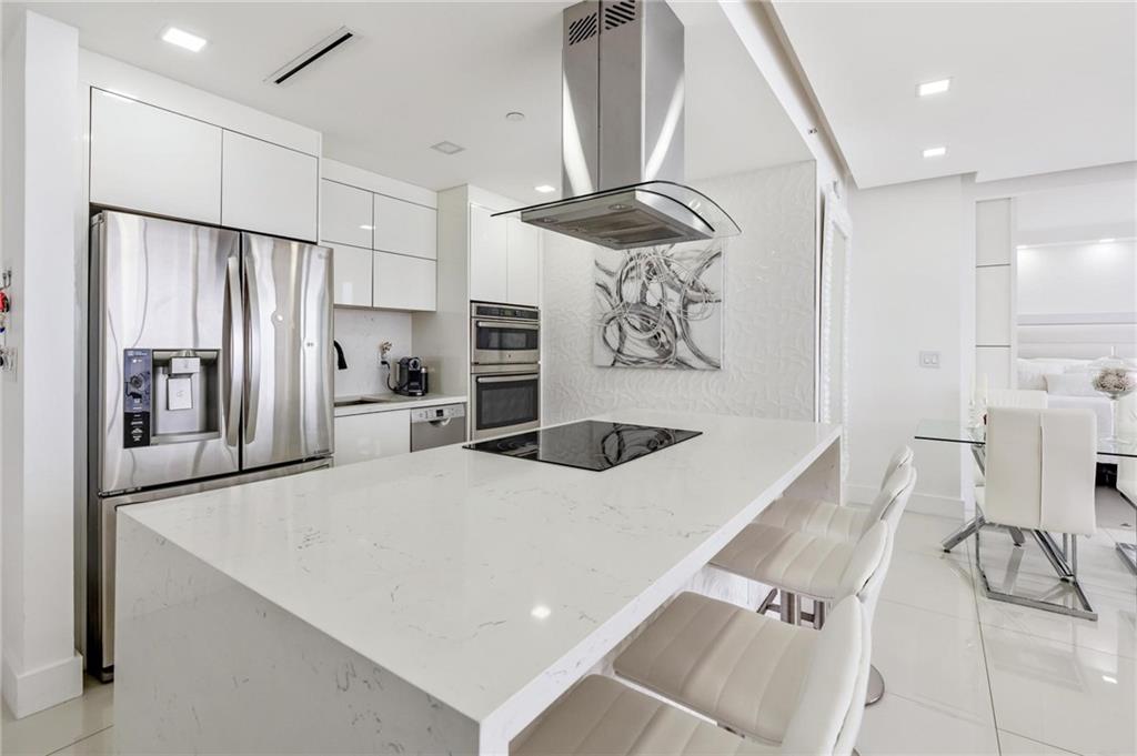 7601 E Treasure Dr Unit: PH123