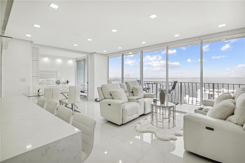 7601 E Treasure Dr Unit: PH123