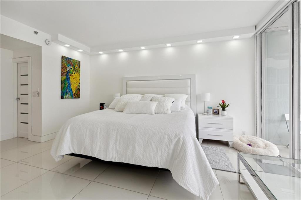 7601 E Treasure Dr Unit: PH123
