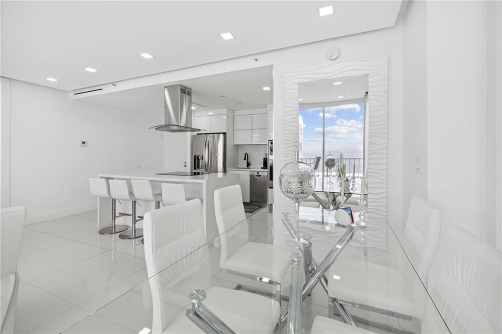 7601 E Treasure Dr Unit: PH123