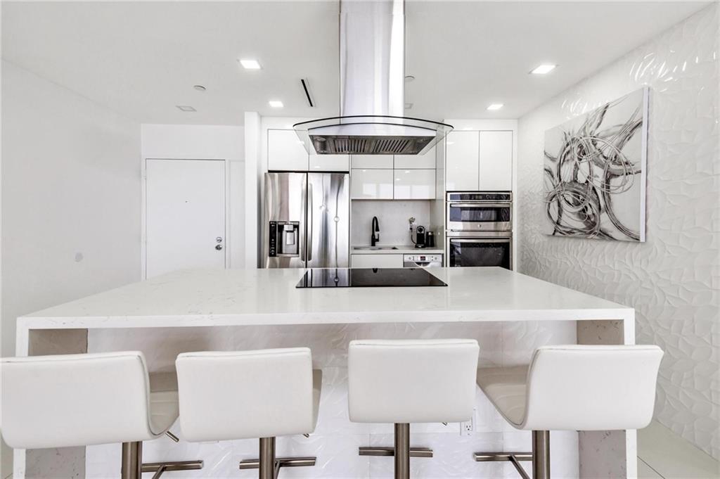 7601 E Treasure Dr Unit: PH123