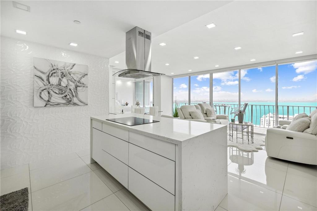 7601 E Treasure Dr Unit: PH123