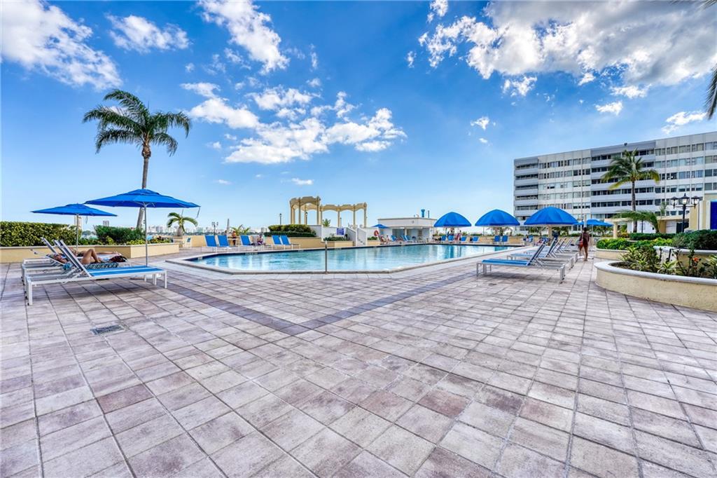 7601 E Treasure Dr Unit: PH123