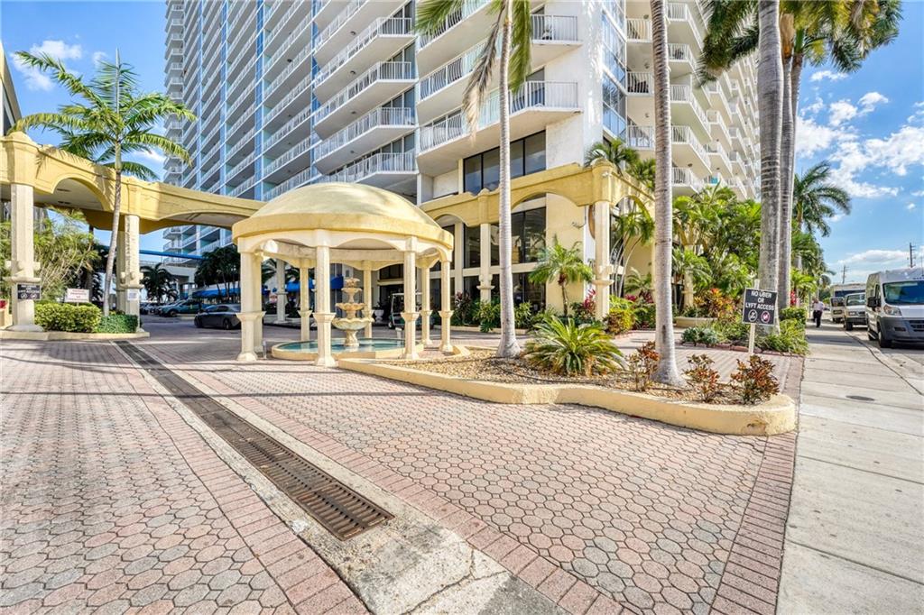 7601 E Treasure Dr Unit: PH123